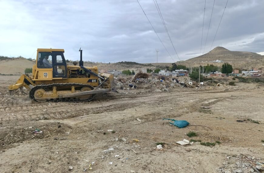 El Municipio saneó una escombrera clandestina detrás del arroyo Belgrano