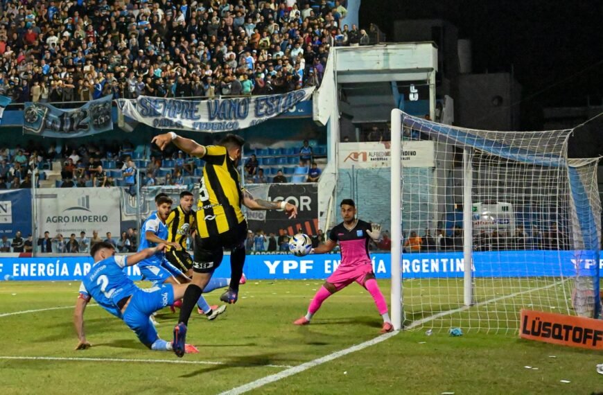 Deportivo Madryn cayó por 2 a 0 y deberá darlo vuelta en casa