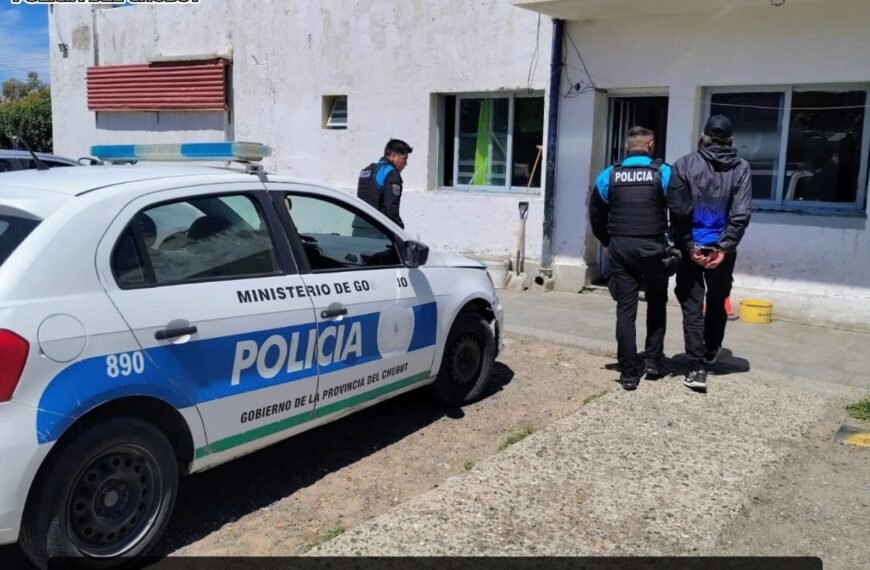 Caminaba por el barrio Las Flores con pedido de captura