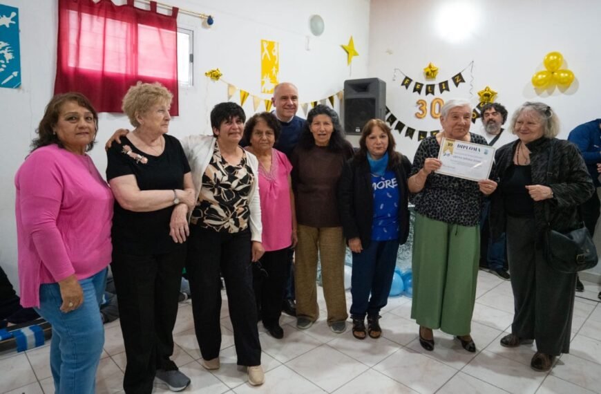 La Vecinal Divina Providencia celebró sus 30 años con una noche llena de emoción y reconocimientos