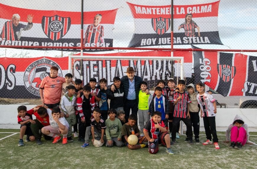 Othar inauguró el playón de césped sintético del Club Stella Maris