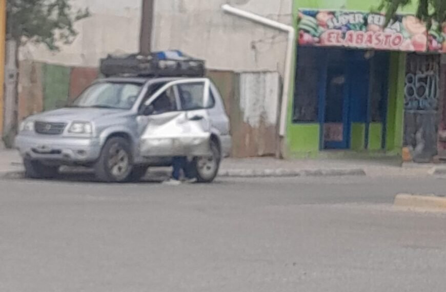 Un colectivo del transporte público chocó una camioneta