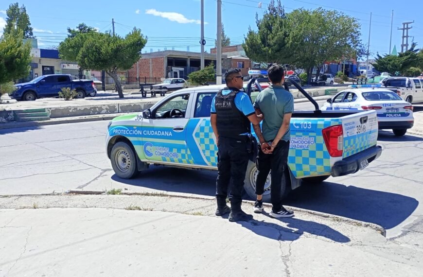 Tenía una herida en la mano, pidió ayuda y terminó en la comisaría