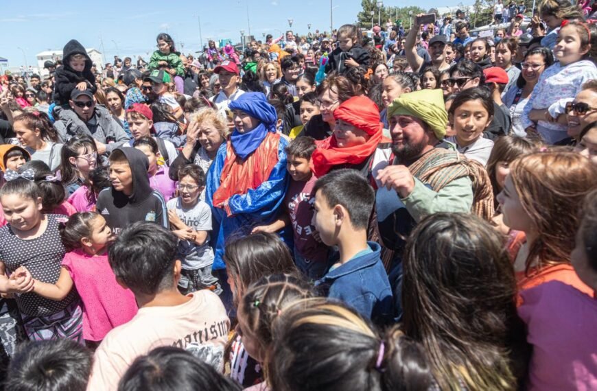 Comodoro celebra la llegada de los Reyes Magos en la Costanera
