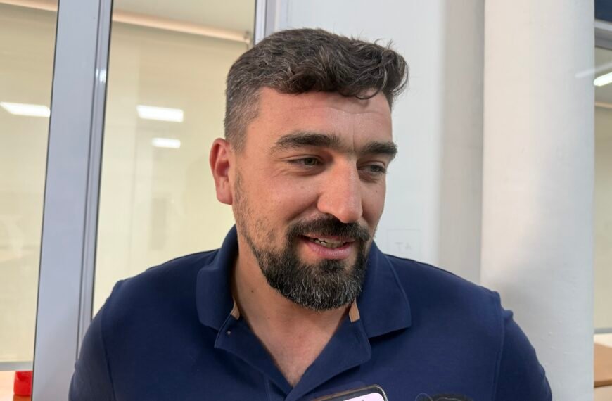 «Me gustaría que el intendente esté gestionando acá y no de viaje en Buenos Aires»
