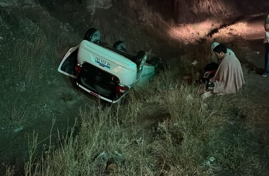 Despiste y vuelco en el Camino Roque González:…