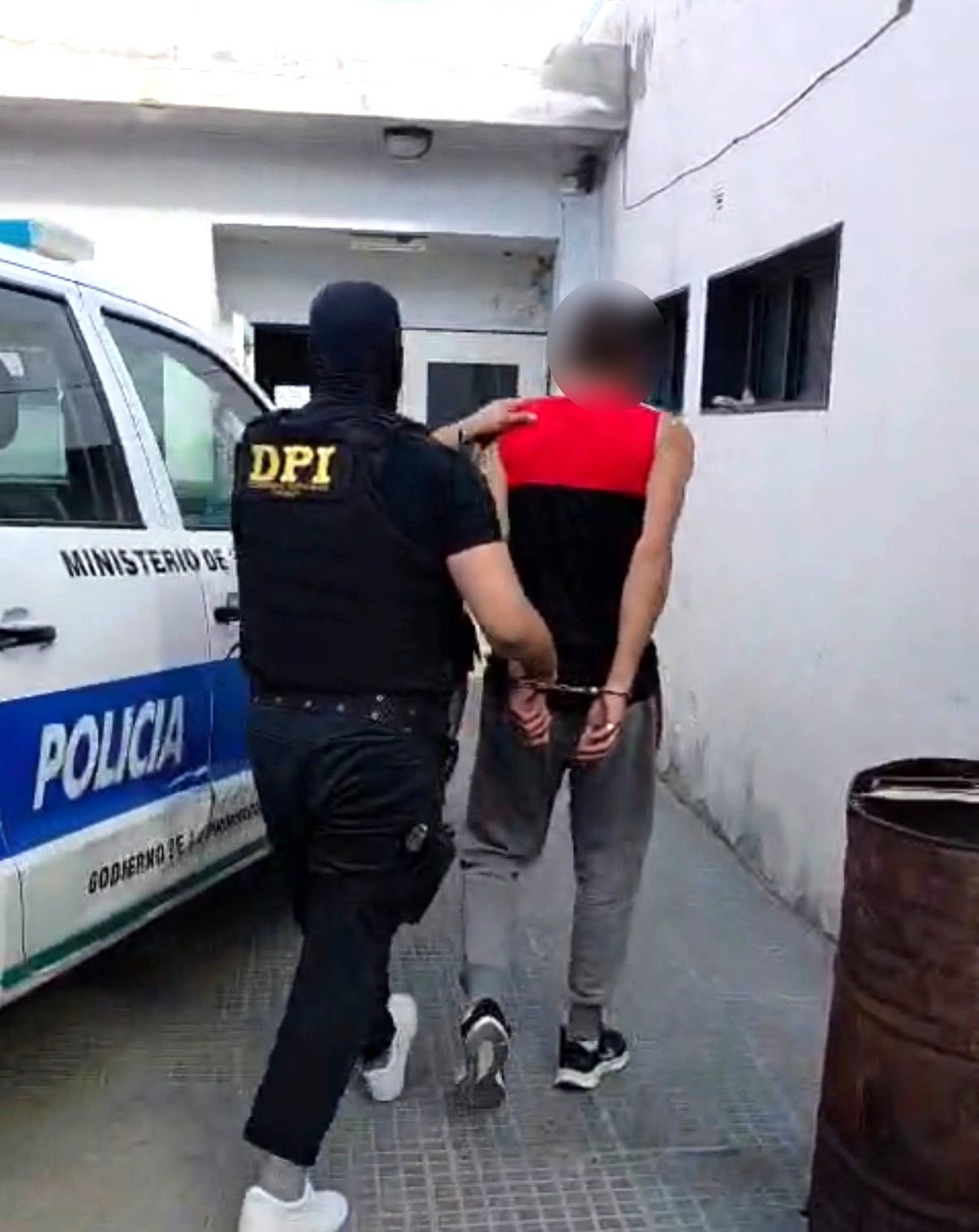 Detuvieron al presunto autor de un homicidio tras una serie de allanamientos