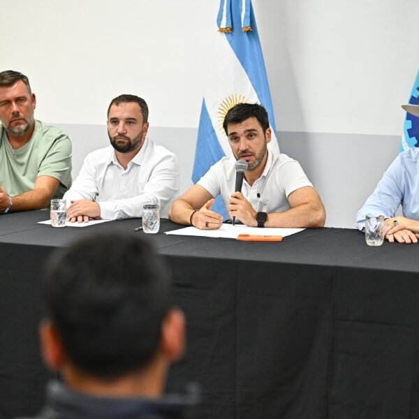 Torres encabezó la licitación de la obra del conducto pluvial de descarga al mar