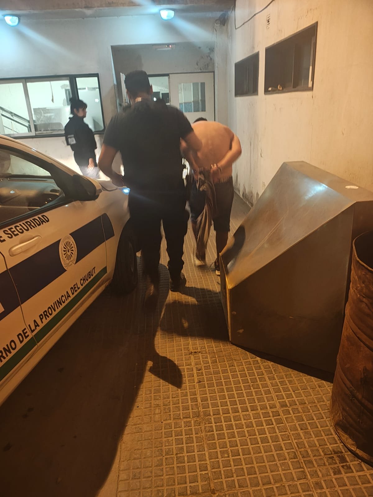 Detienen a un hombre por violación de domicilio