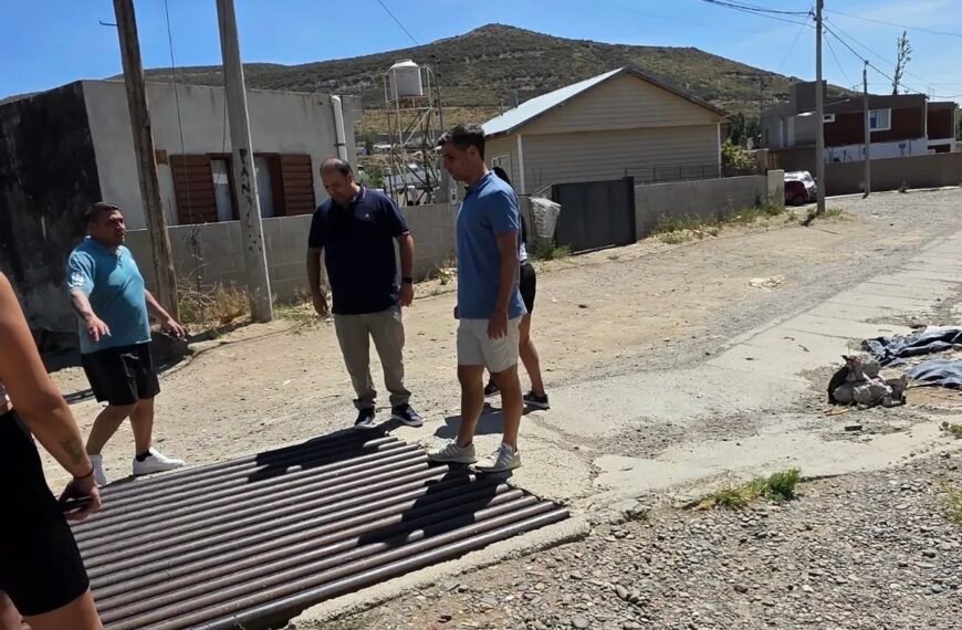 Concejales recorrieron el barrio Laprida y recibieron reclamos por la descarga pluvial y movimientos de suelo