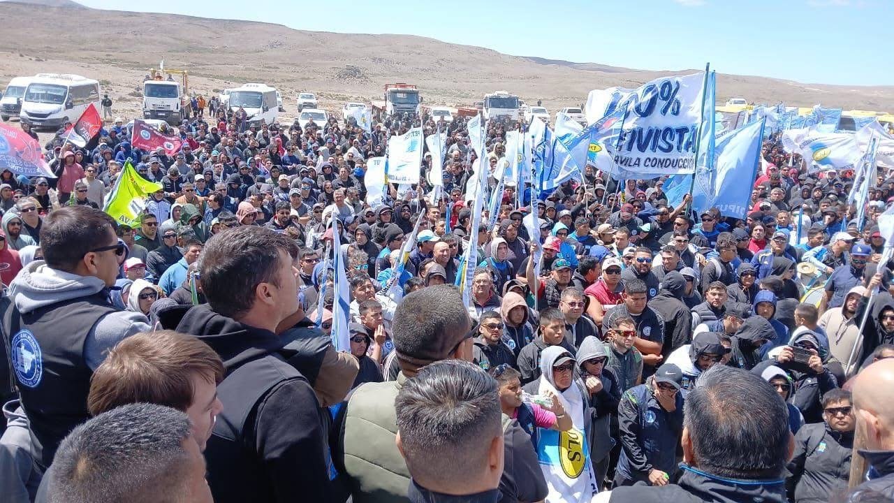 Petroleros adhieren al paro nacional contra la reforma laboral y presionan por inversiones en la Cuenca