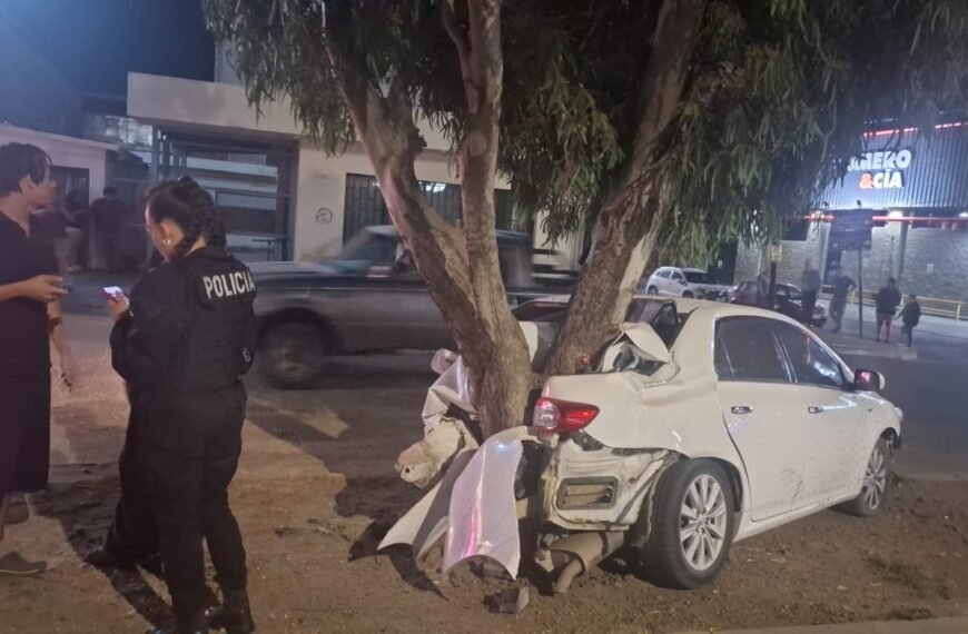 Choque entre auto y moto en Avenida Yrigoyen:…