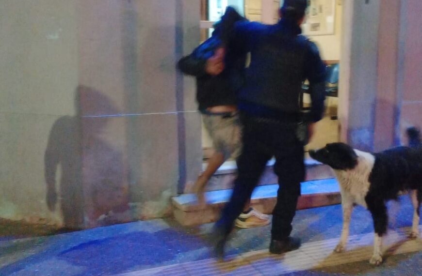 Intentó robar en un auto estacionado y fue&hellip;