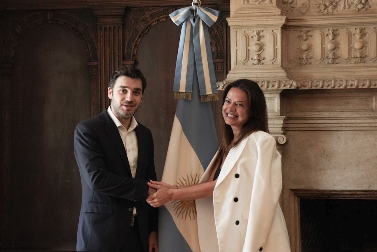 Torres firmó con Nación el pago de la deuda de Anses con Chubut por más de $48 mil millones