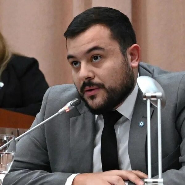 Fernández, lapidario con Treffinger: “Debería conocer su provincia antes de hablar; es un desubicado que nos recuerda a los peores momentos del kirchnerismo”