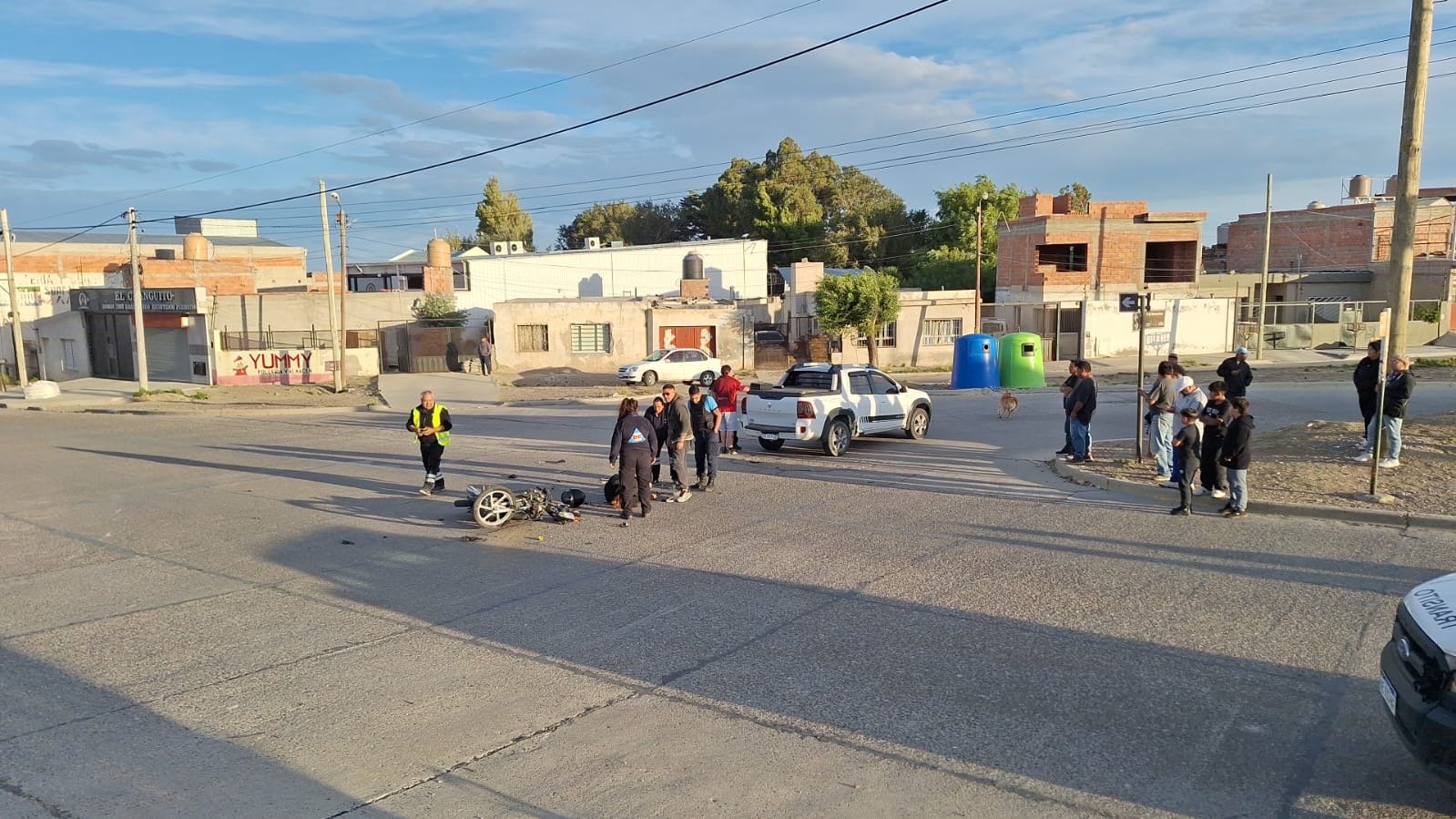 Choque entre una moto y una camioneta dejó un herido