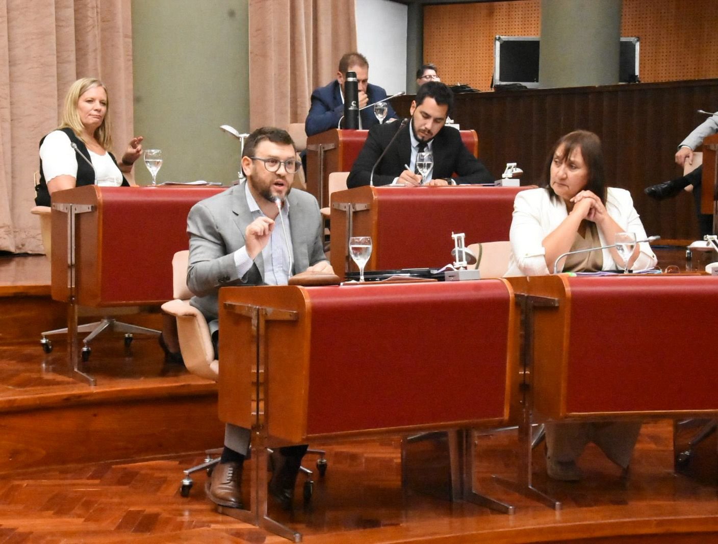 El bloque de Arriba Chubut enojado con el oficialismo por dejar la sesión sin quorum