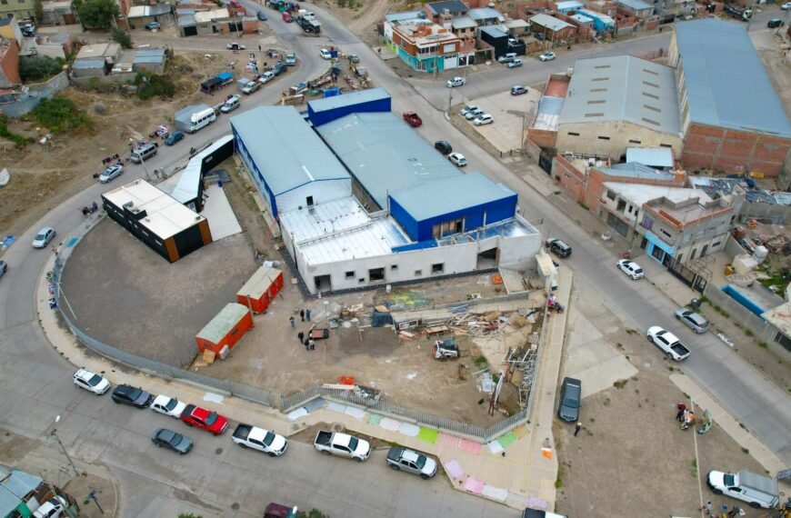 Othar recorrió la etapa final de la ampliación de la escuela municipal N°2006