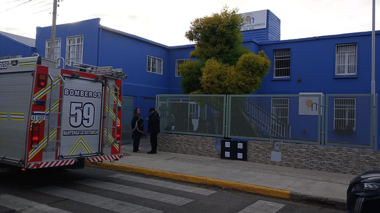 Un alumno prendió fuego un cesto de basura en una escuela