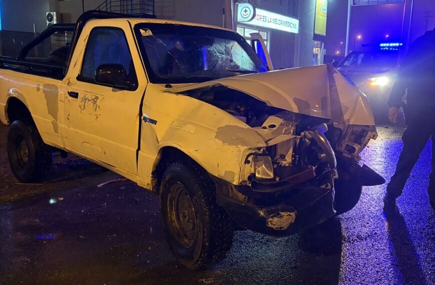 Conductor chocó contra un poste de luz en&hellip;