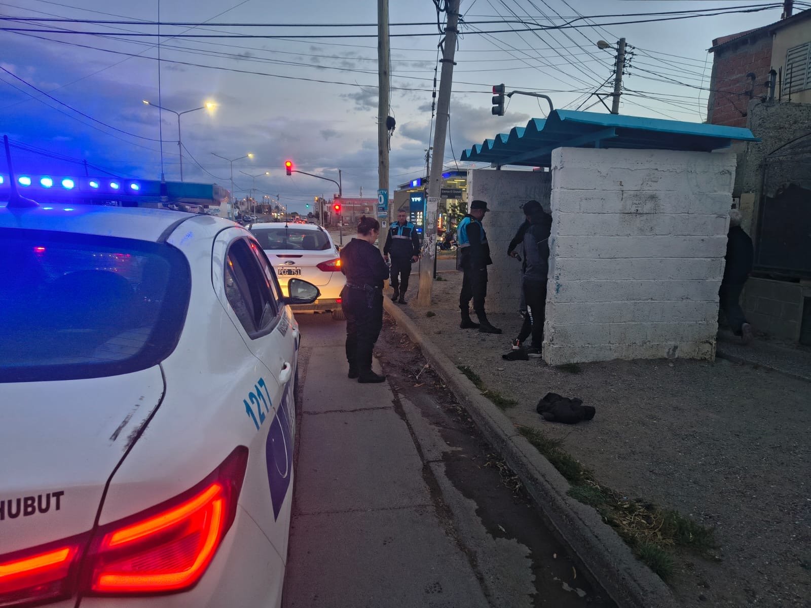 Un hombre fue detenido tras una pelea con arma blanca en una garita de colectivos