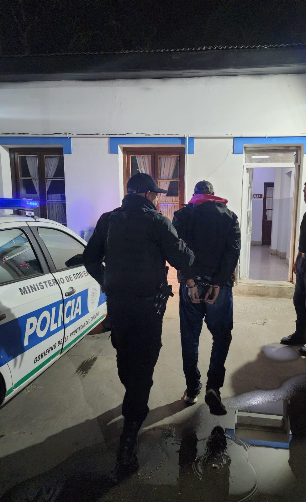 Detuvieron a un hombre tras intentar robar en una camioneta en zona norte