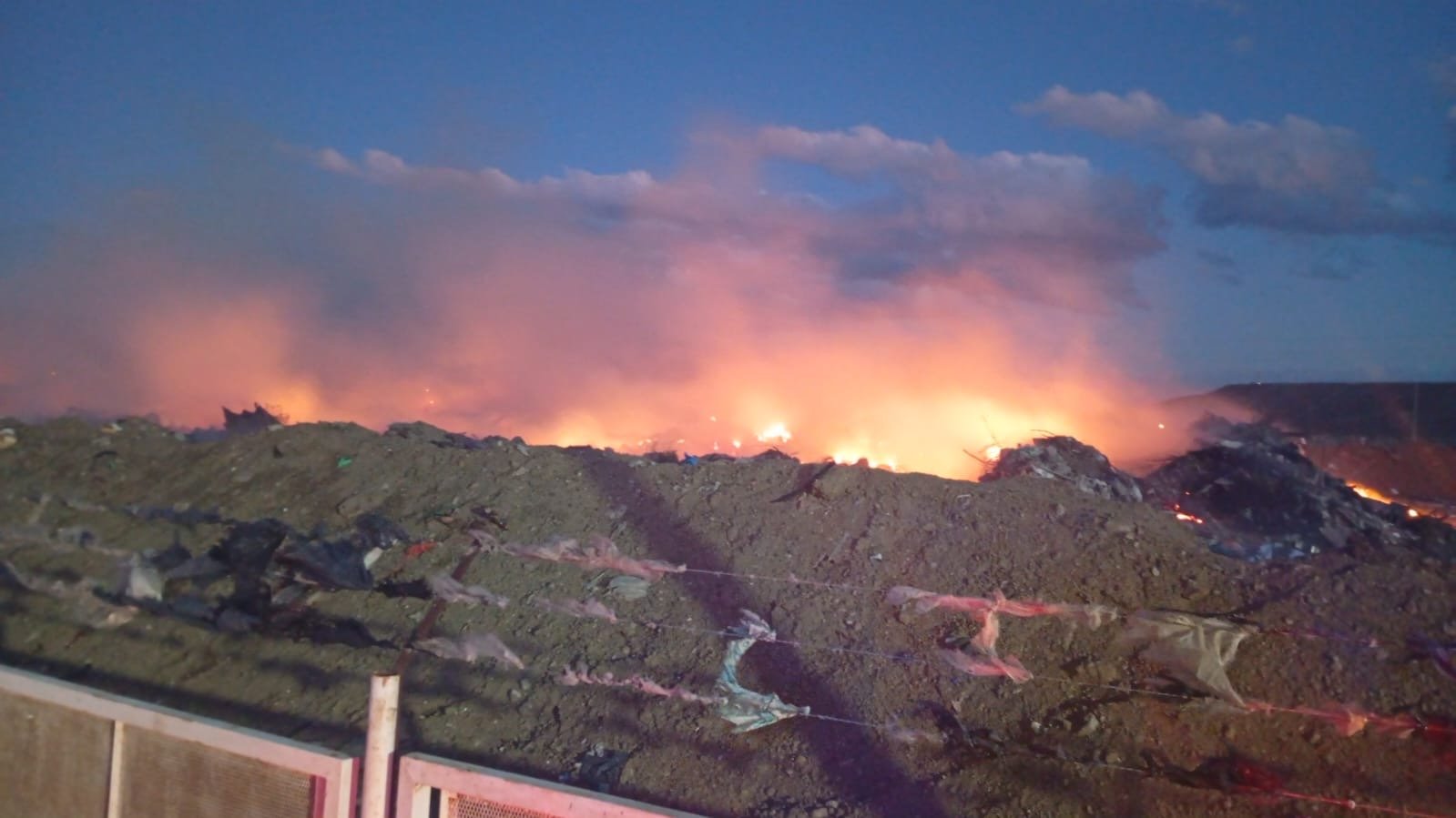 Incendio en la escombrera municipal de zona sur