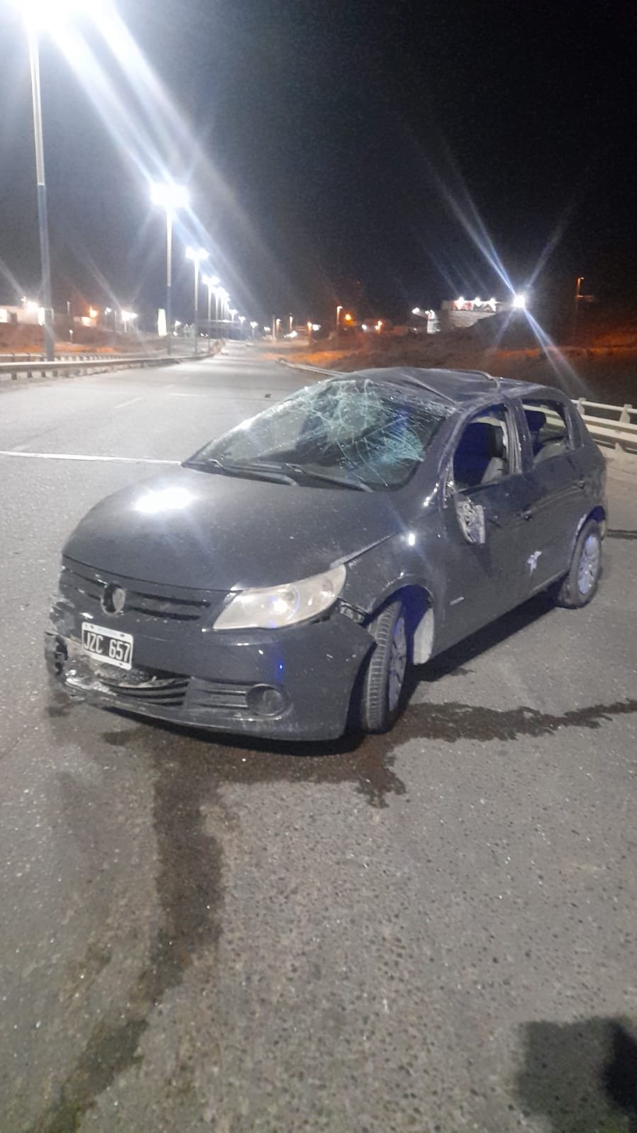 Despistó con su auto en Km 4 y lo abandonó