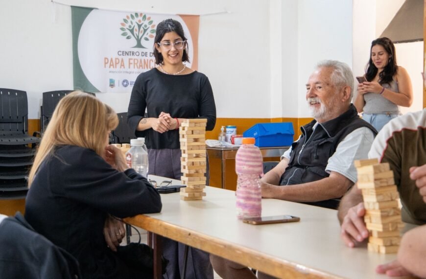 Más de 20 adultos mayores participan del taller de estimulación cognitiva en el Centro de Día “Papa Francisco”
