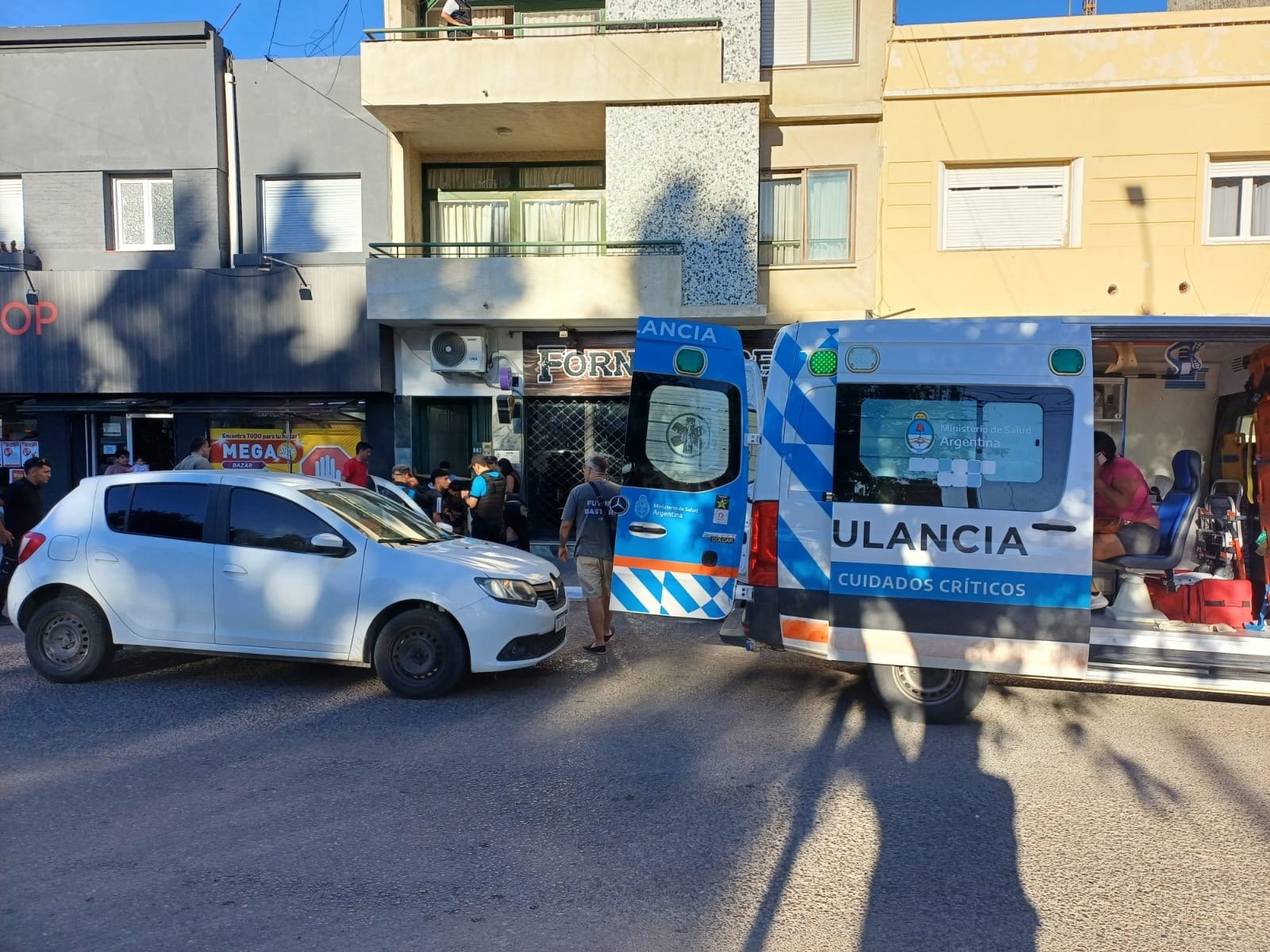 Una mujer y sus dos hijas resultaron con lesiones leves tras un accidente en pleno centro