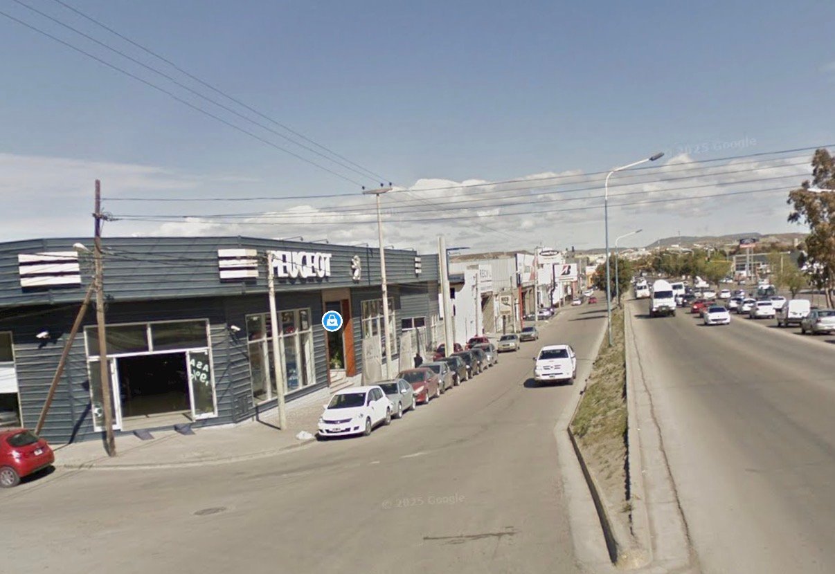 Detienen a un hombre por provocar daños en una concesionaria