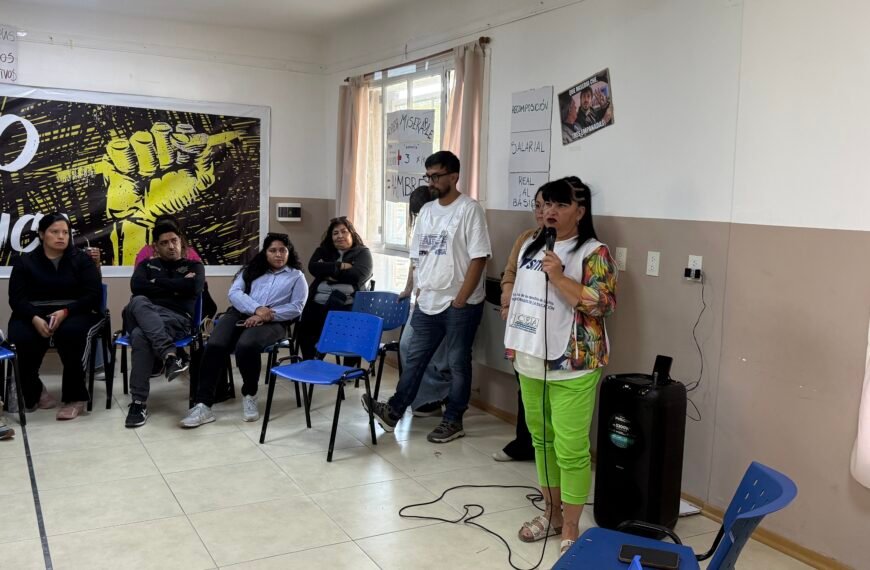 Docentes realizaron un plenario y reclamaron mayor financiamiento educativo