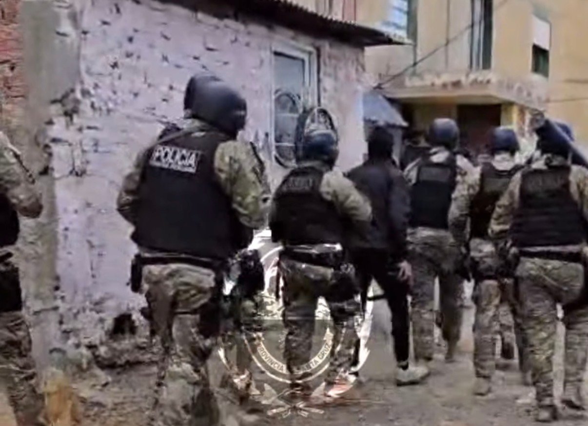 Impactante golpe al delito en Caleta Olivia: secuestran armas, droga y más de $120 millones