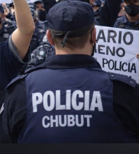 El Consejo de Bienestar Policial anunció un aumento del 3% y el traslado de sumas al básico