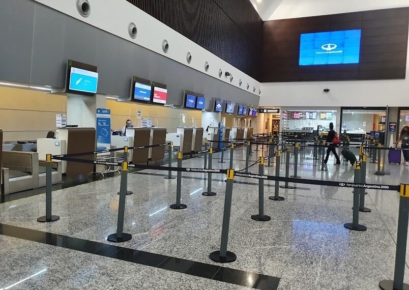 Una caja sospechosa obligó a evacuar el Aeropuerto Internacional General Enrique Mosconi