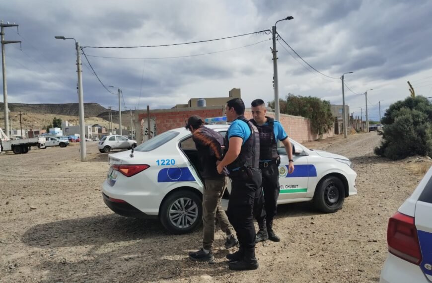 Detienen a un hombre por robo de cables&hellip;