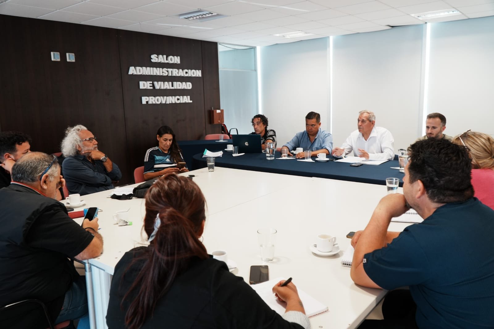 Gobierno y gremios de auxiliares acordaron continuar las negociaciones salariales