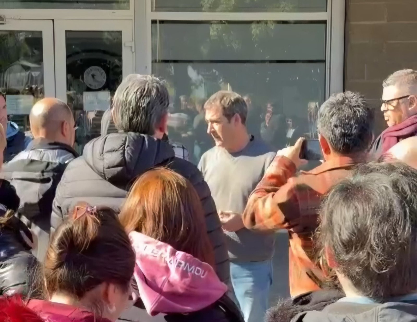 Luque escuchó a los trabajadores del Casino de Esquel en medio de la crisis