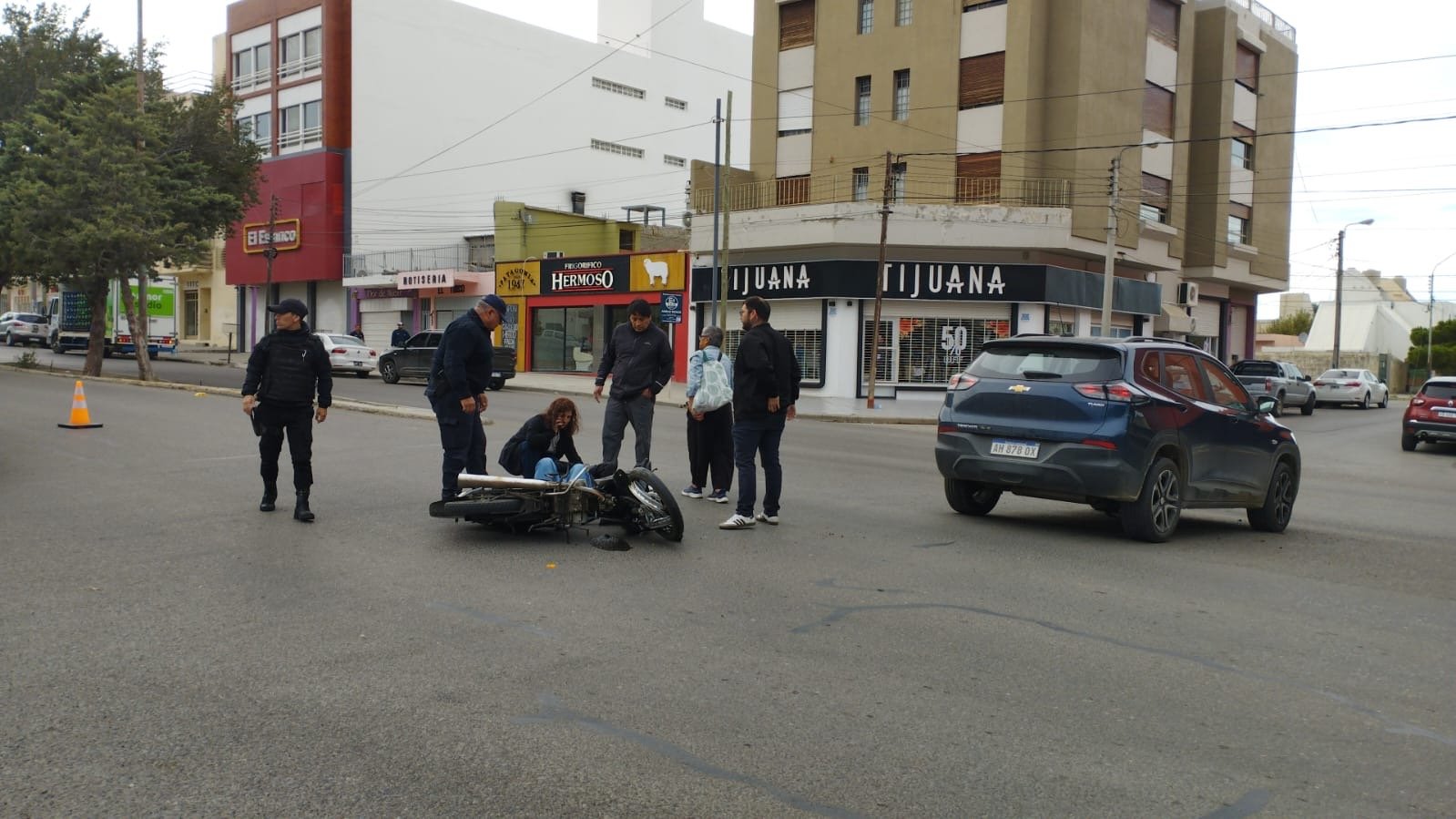 Motociclista resultó herido tras un choque en una transitada esquina