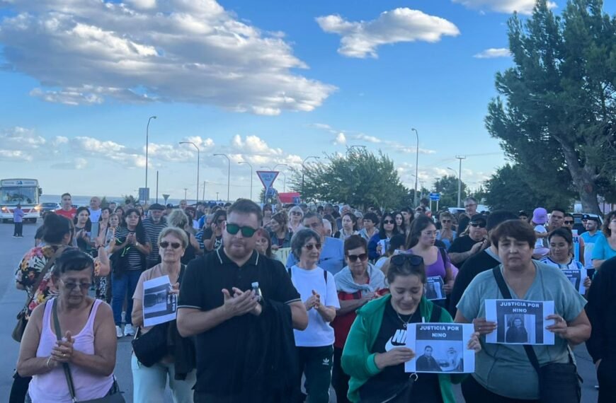 Vecinos de Km 5 marcharon para pedir justicia por Nino Villarroel y reclamar mayor seguridad