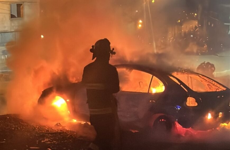 Misterioso incendio destruyó un auto estacionado en la&hellip;