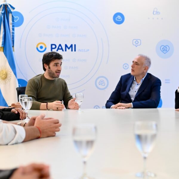 Torres gestionó ante autoridades de PAMI el pago de deudas atrasadas con Cabin y prestadores de la provincia