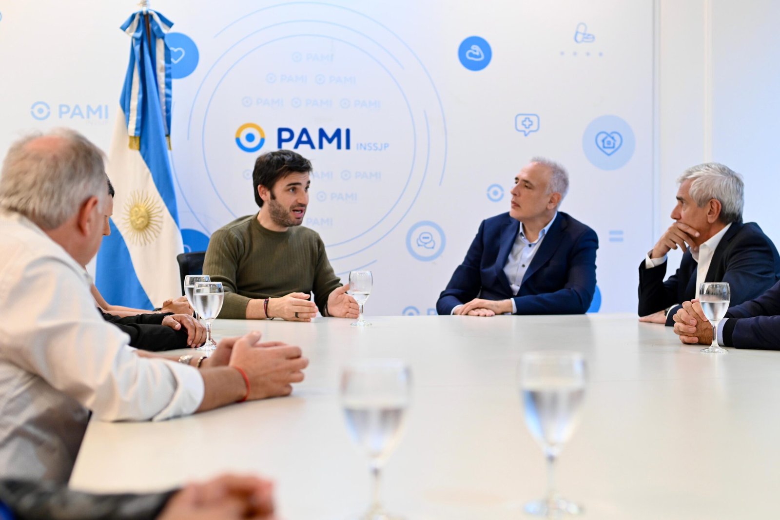 Torres gestionó ante autoridades de PAMI el pago de deudas atrasadas con Cabin y prestadores de la provincia
