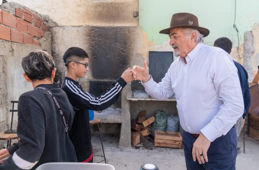 El intendente acompañó en La Esquina la concreción del proyecto de fogones impulsado por jóvenes