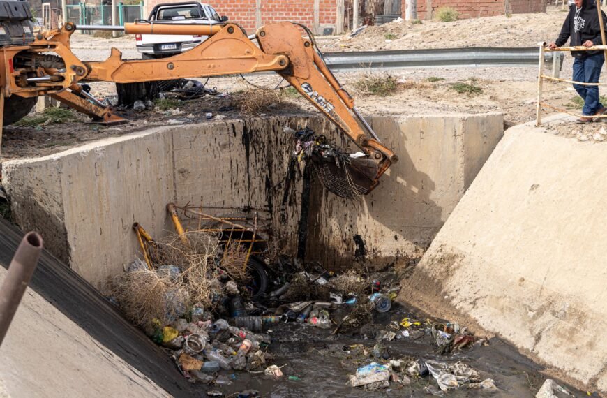 Se intensifican los trabajos de saneamiento en canales pluviales de la ciudad