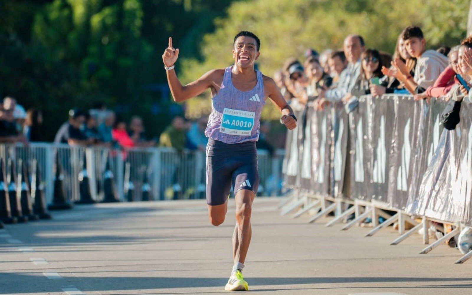 David Rodríguez quedó tercero en el podio de la Supernova 10K de Adidas
