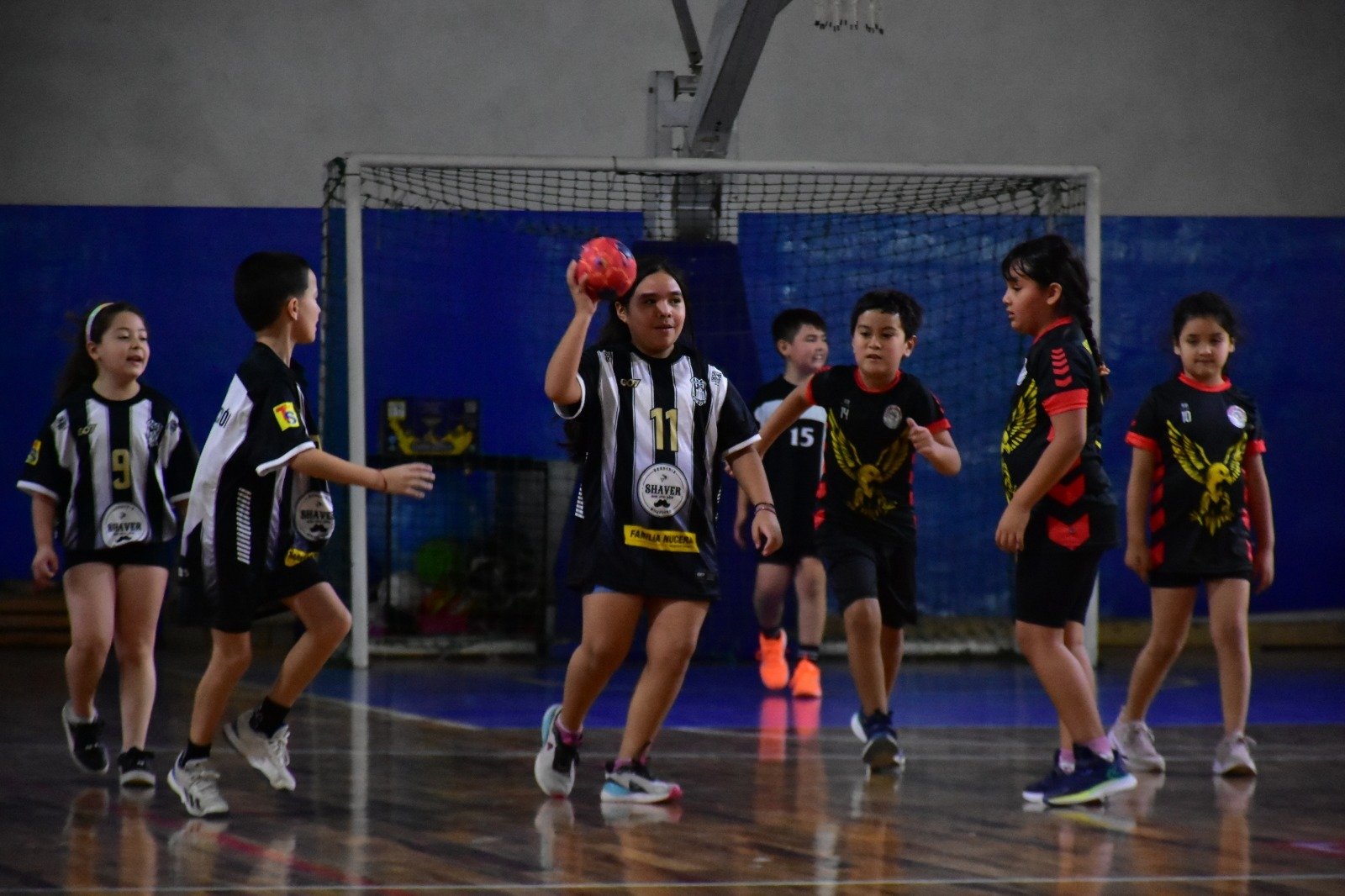 El mini handball arrancó en el Gimnasio de la CAI