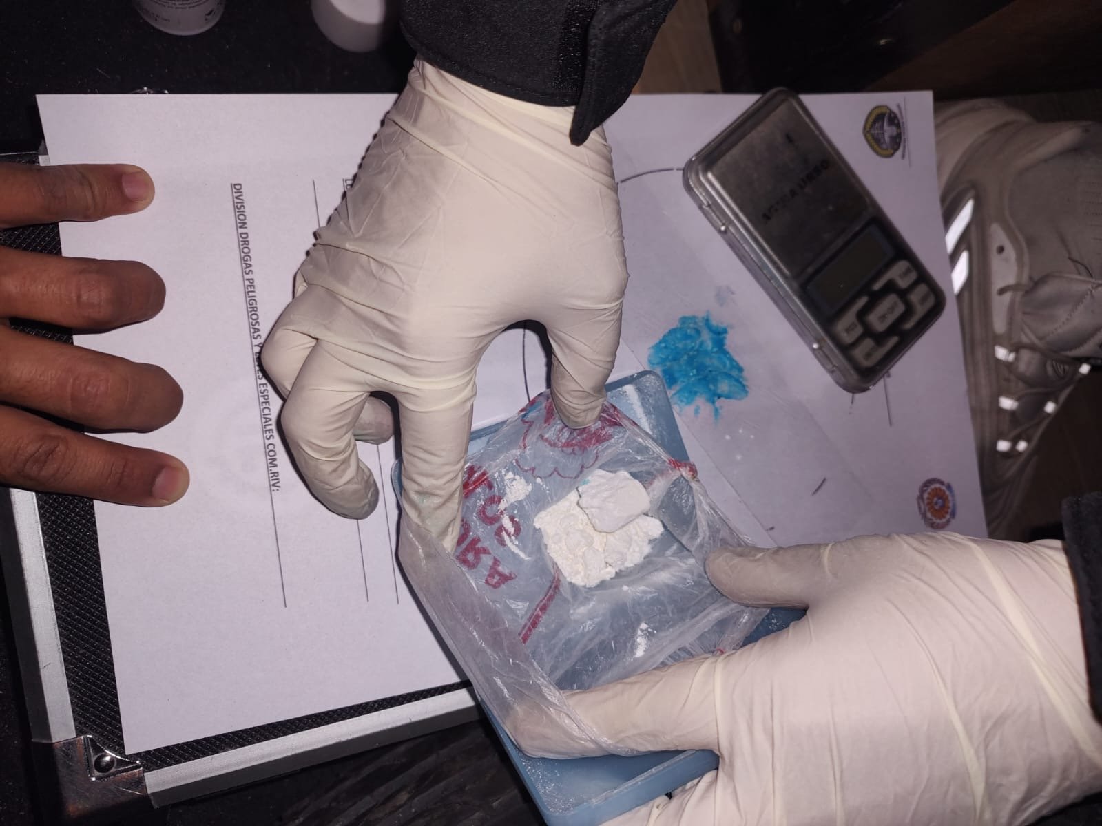 Lo frenaron en un control policial y descubrieron que llevaba cocaína