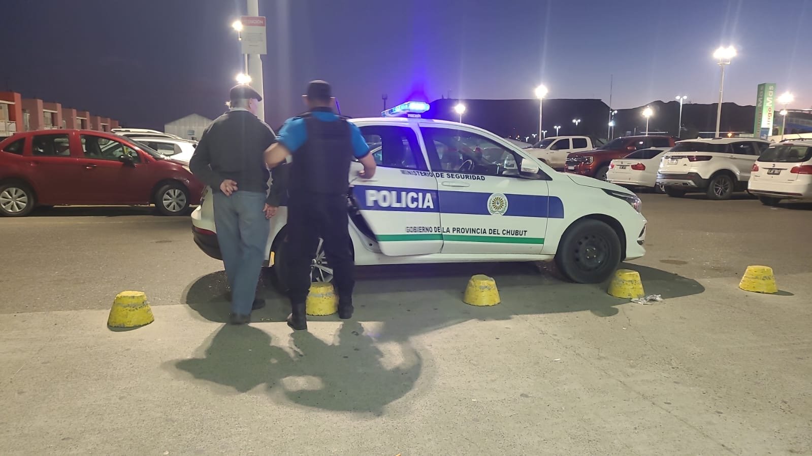 Terminó detenido por intentar llevarse un whisky sin pagar