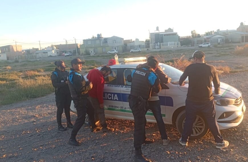 Intentó esconderse de la policía pero igualmente lo detuvieron